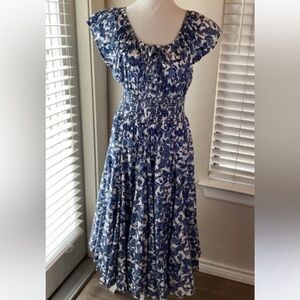 Chelsea & Theodore blue floral short sleeve smocked fit & flare maxi dress sz L